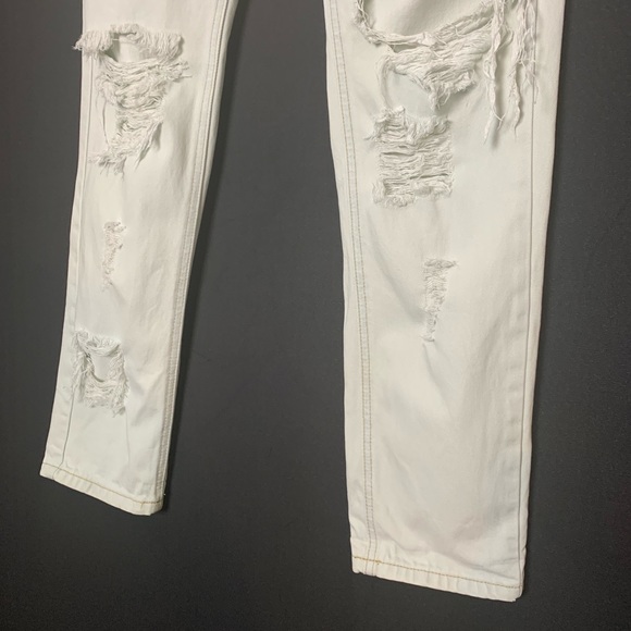 COPY - ONE TEASPOON | DISTRESSED BAGGY WHITE JEANS - Picture 4 of 8